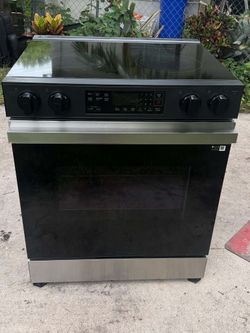 2022 Samsung 4 burner Stove And Oven