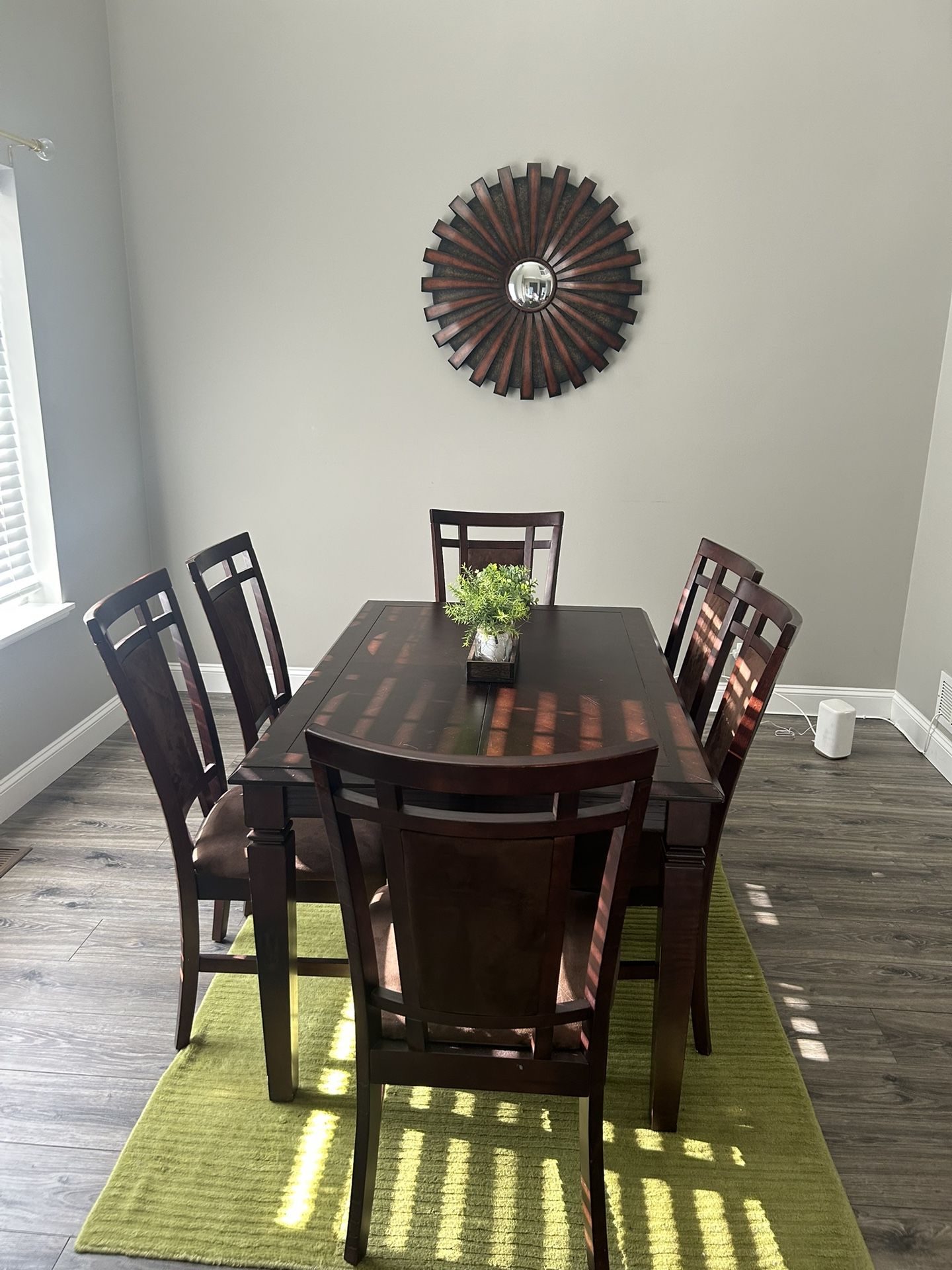 Expandable table set