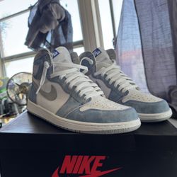 Jordan 1 Hyper Royal size 11.5