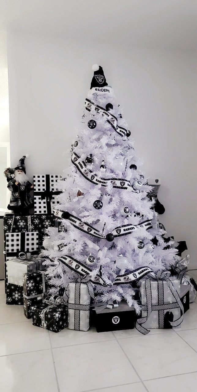Raiders Christmas Tree With Ornaments