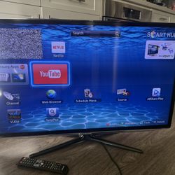 Samsung 40” Smart Tv