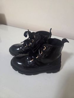 Boots for girls (toddler), like new, size 7.5/ Botas para niña pequeña, como nuevas, numero 7.5