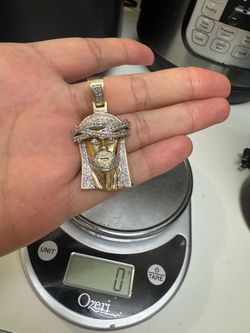 10k gold  Jesus  pendant 12grams natural diamond