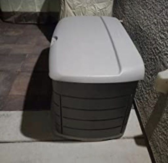 Rubbermaid outdoor garden storage box. 60 inches wide 26 inches deep and 27  inches high.$65 for Sale in North Palm Beach, FL - OfferUp