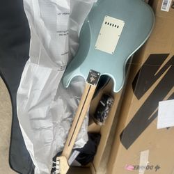 Donner DST-152R Electric Guitar, 39" Beginner Electric Guitar Kit, HSS Pickup with Coil Split, Guitar Starter Set with Amp, Bag, All Accessories, Meta