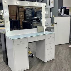 Vanity ,glam Room,led Lights, Spacious Drawers 
