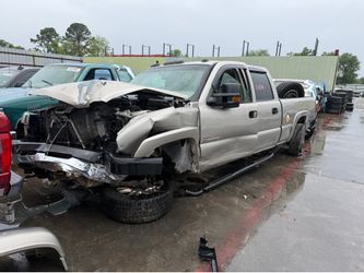 2004 CHEVY SILVERADO IN FOR PARTS!