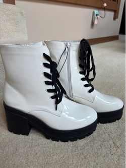Women’s white boots