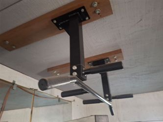 Ceiling-Mounted Pull-Up  Station