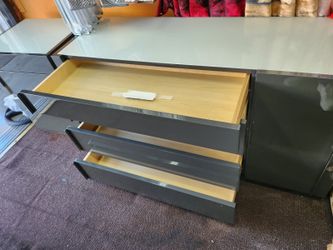 2 Nightstands And Dresser