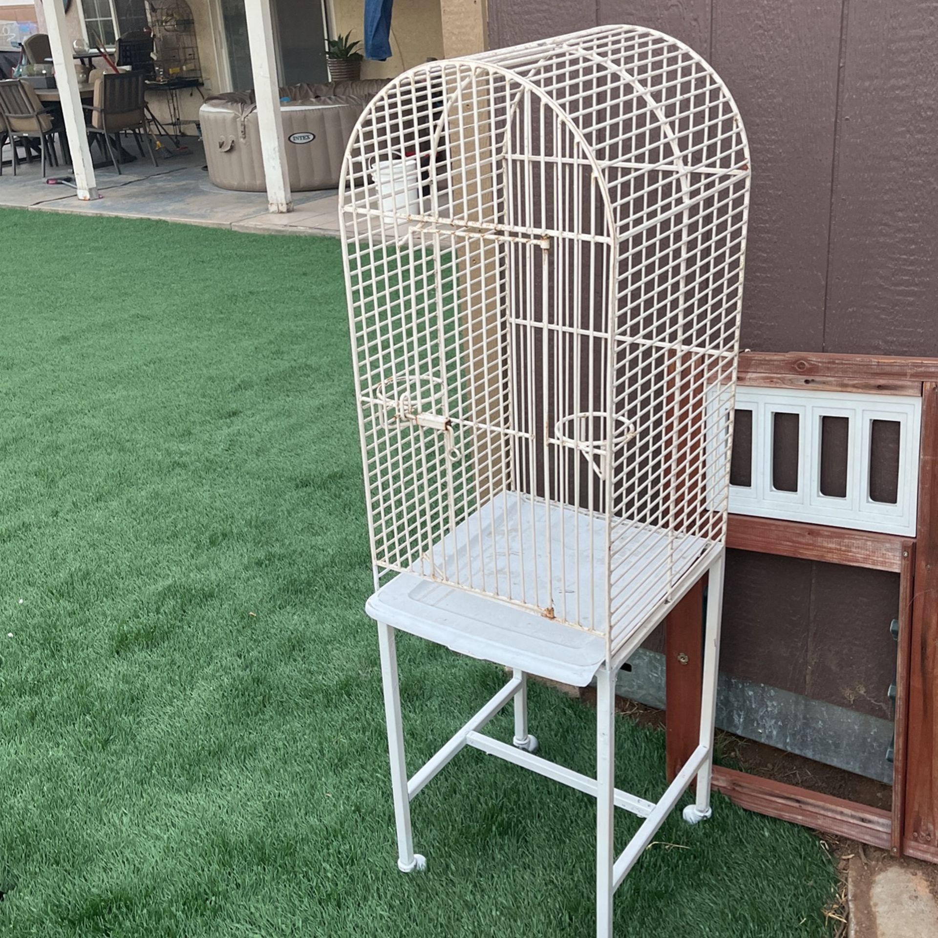 4 Ft WH. Bird Cage 