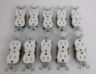 Lot of 100 Leviton T5320-W White Tamper Resistant Duplex Receptacle 125V, 15A, 2