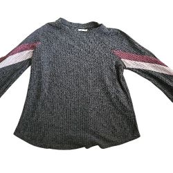 Maurices gray waffle long sleeve w/colored stripes on sleeves, M. EUC.