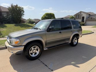 rent address exit  2000 Ford Explorer Eddie Bauer edition 4.0 V6 runs and drives excellent