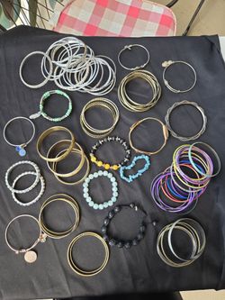 Lot of 40+ Mixed Bangle & Beaded Bracelets – Fashion Jewelry, Boho, Colorful