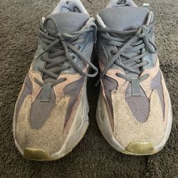 Yeezy 700 Mauve