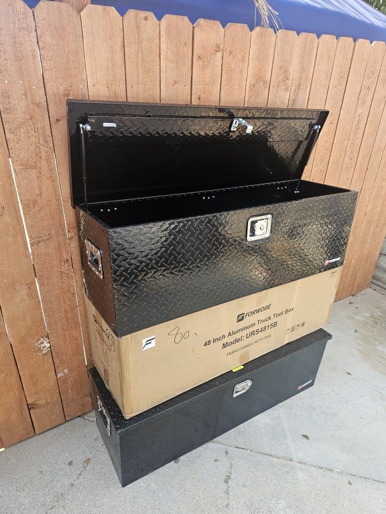 TOOL BOX UNDER TRUCK EACH FOR SALE 48" LONG COLOR BLACK ALUMINIUM DIAMOND INCLUDES 2SET KEY BRAND NEW FOR ANY QUESTION TEXT ME PLEASE