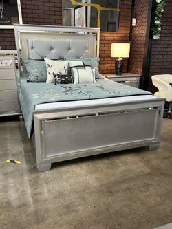 Queen size bed frame new in a box mattress included  we offer same day delivery   Cama Queen size Nueva en Caja Colchon. Incluido entregamos a domicil