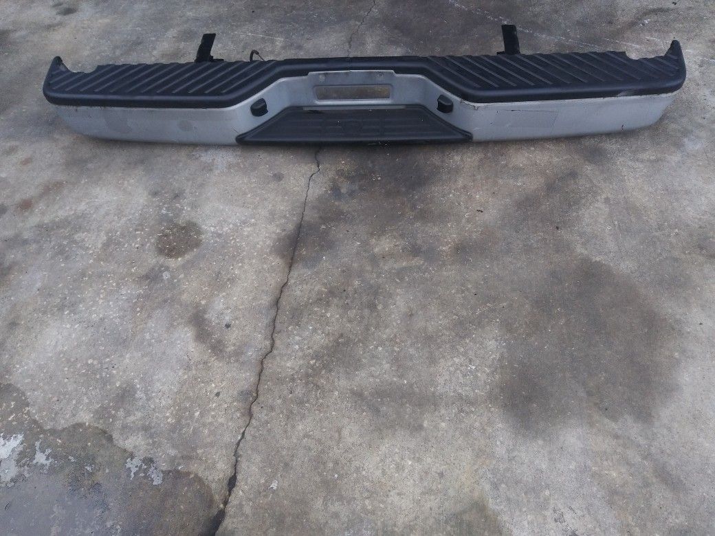 Real bumper for Nissan Titan 2008 in good condition