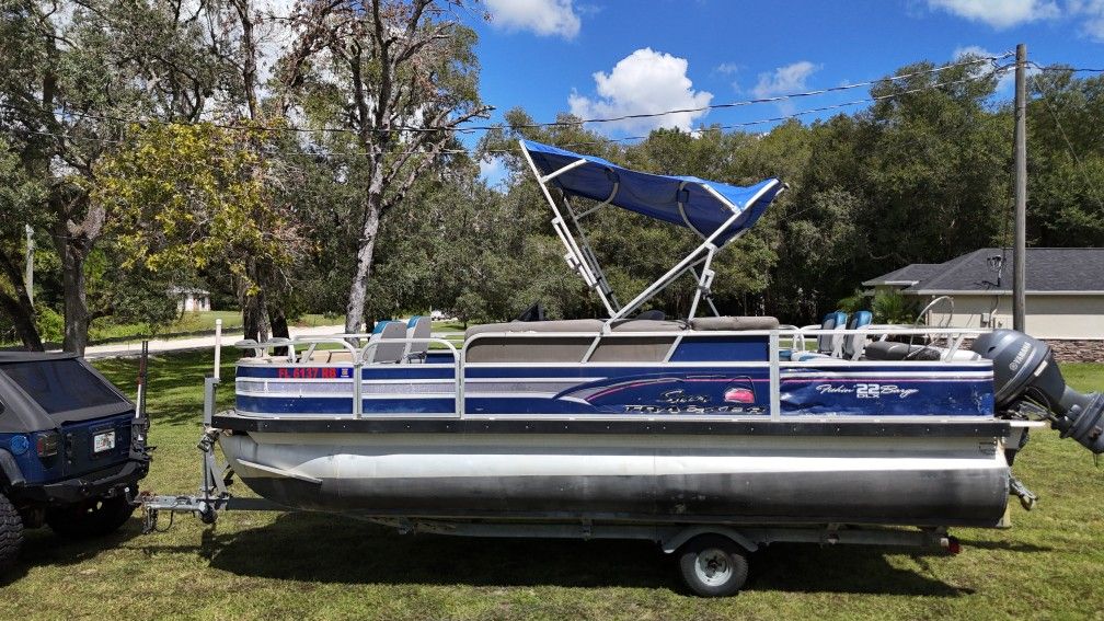 2015 22ft Suntracker Fishing Pontoon Boat