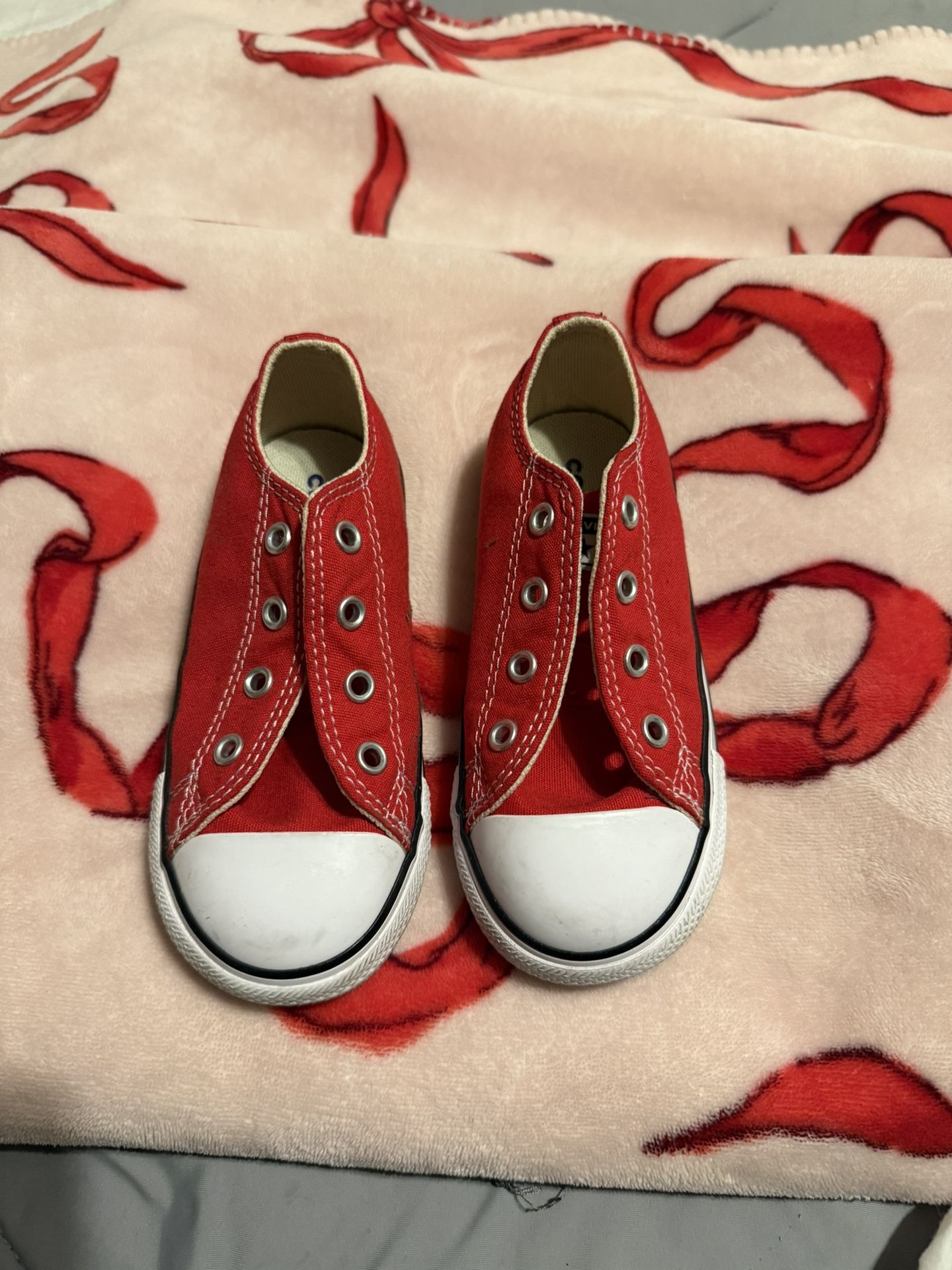 Toddler converse size 8