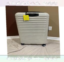 Adventure Ready Suitcases Pack and Go Easy middle husband