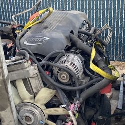 5.3 Engine Complete With Transmission And Computer 