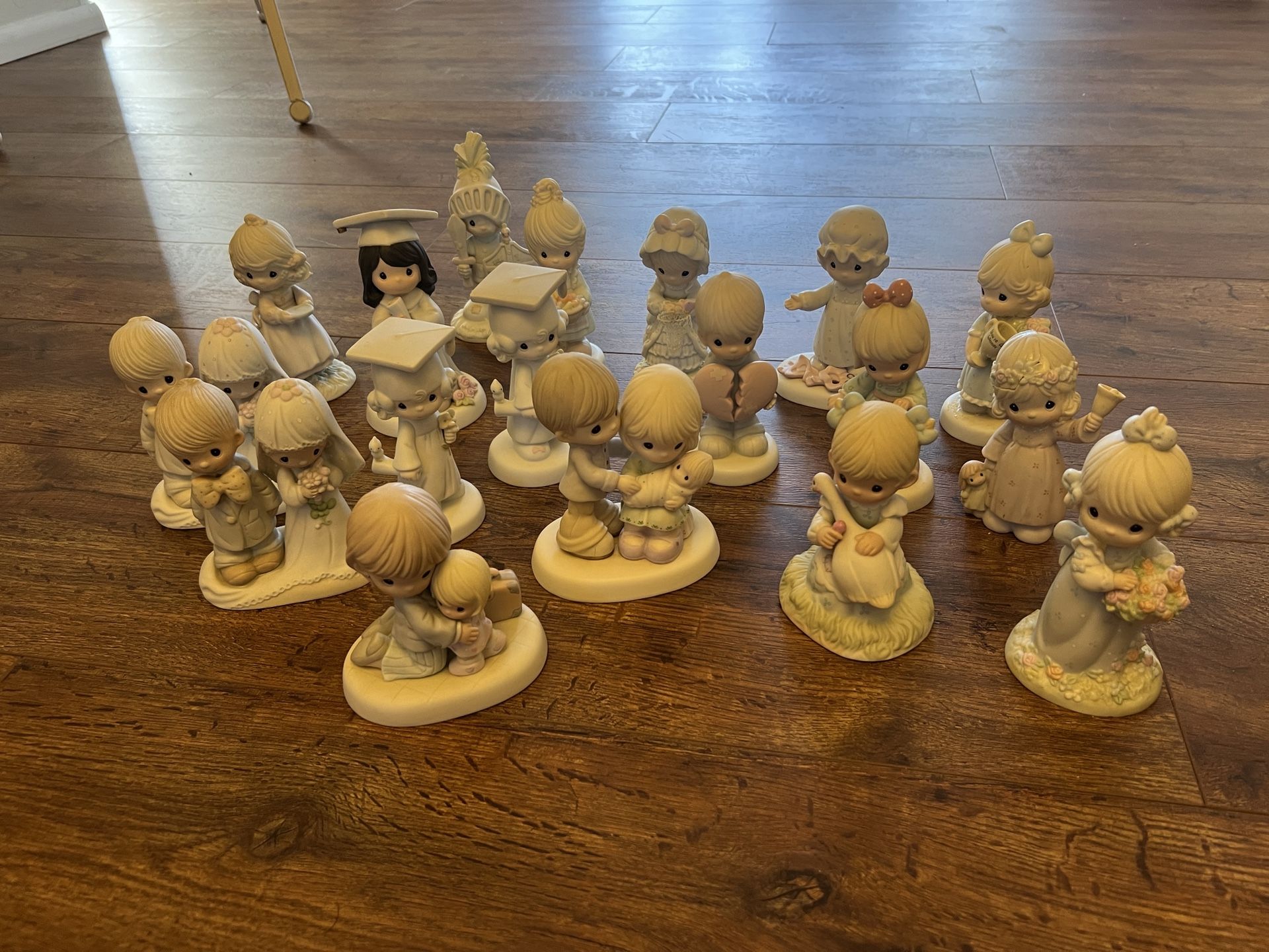 Precious Moments Collectibles (40)