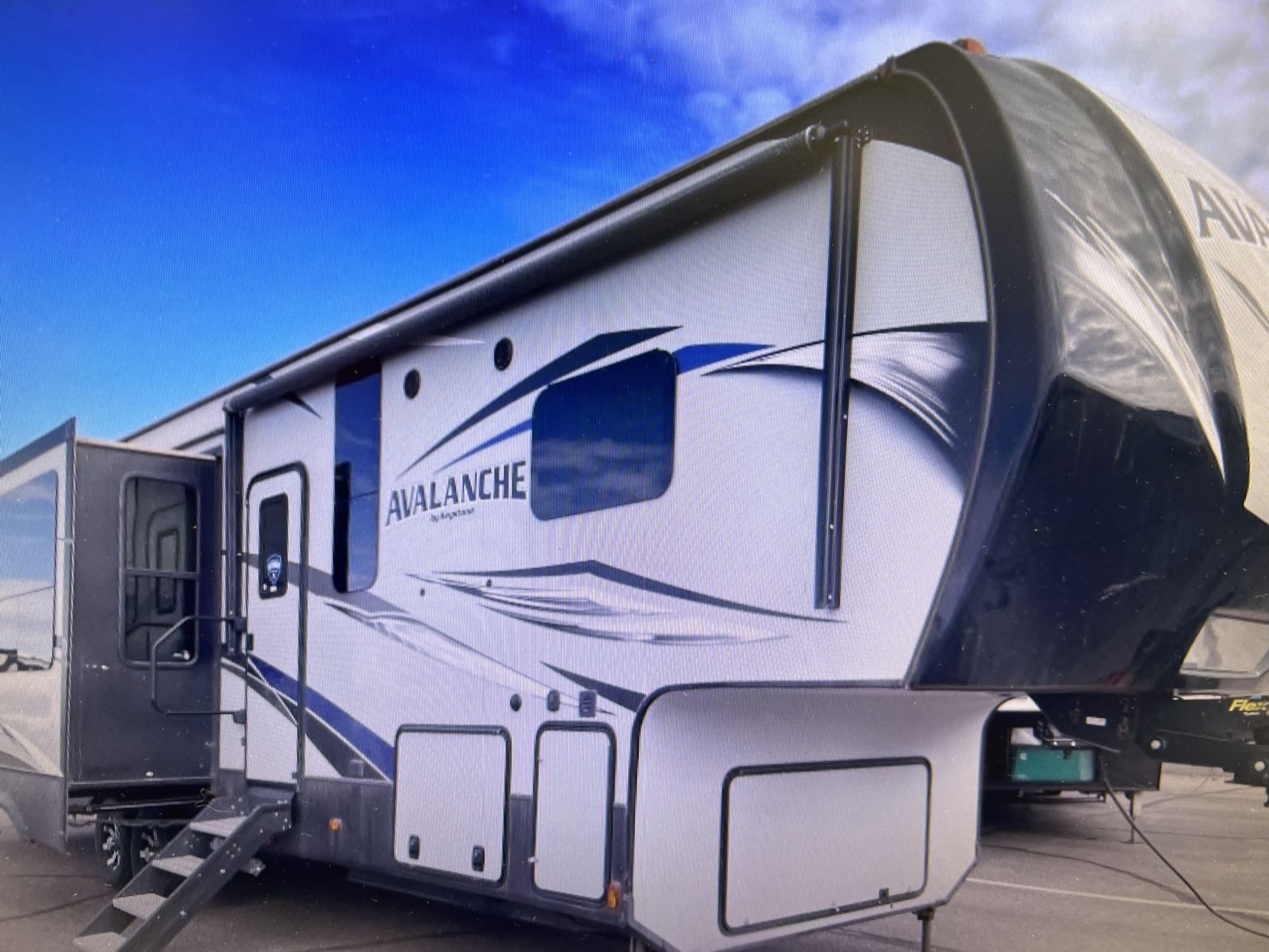 2019 AVALANCHE 375RD