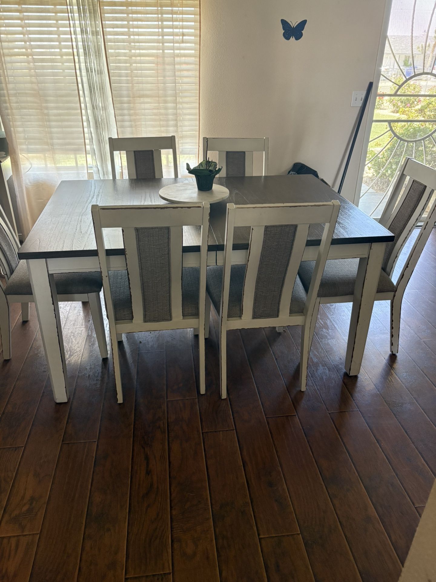 Mesa Table