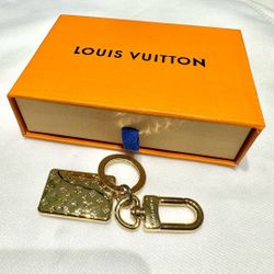 Louis Vuitton classic letter car keychain.