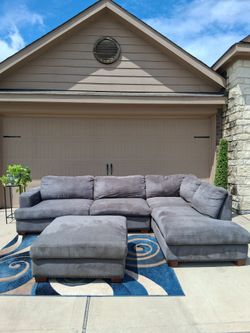 Large Gray Sectional W/Ottoman- Free Delivery