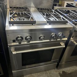 Jenn Air Gas Range 30”
