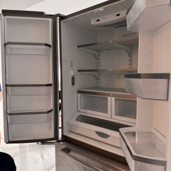 Bosch B22CT80SNS refrigerator with ice maker