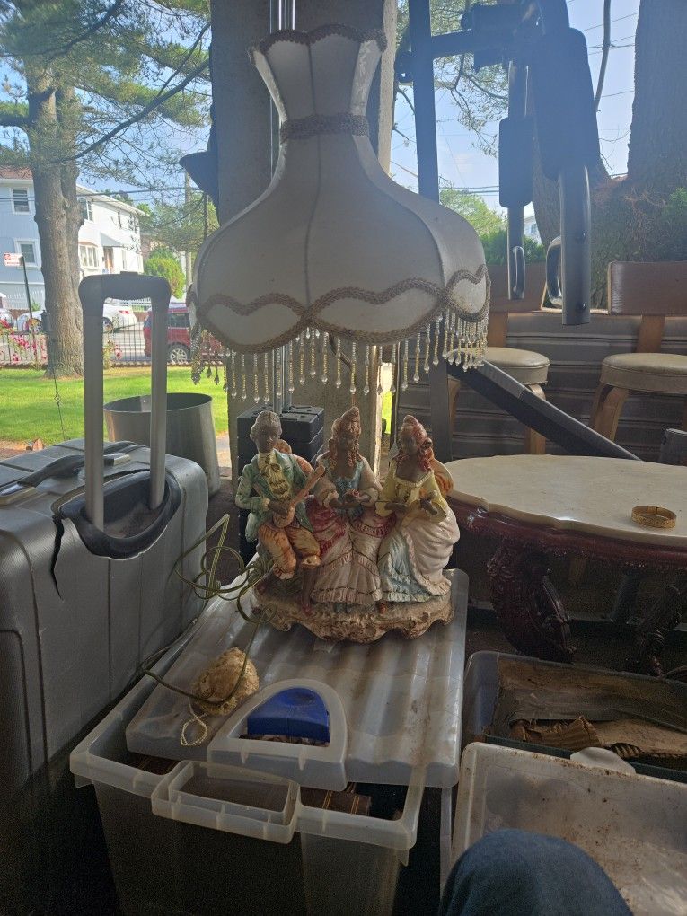 ANTIQUE LAMP WITH SHADE