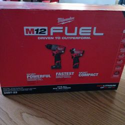 MILWAUKEE M12 HAMMER DRILL/IMPACT DRIVER COMBO KIT