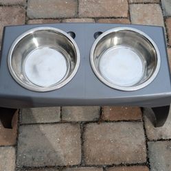 Raised Pet Food & Water Bowl / Feeding stand