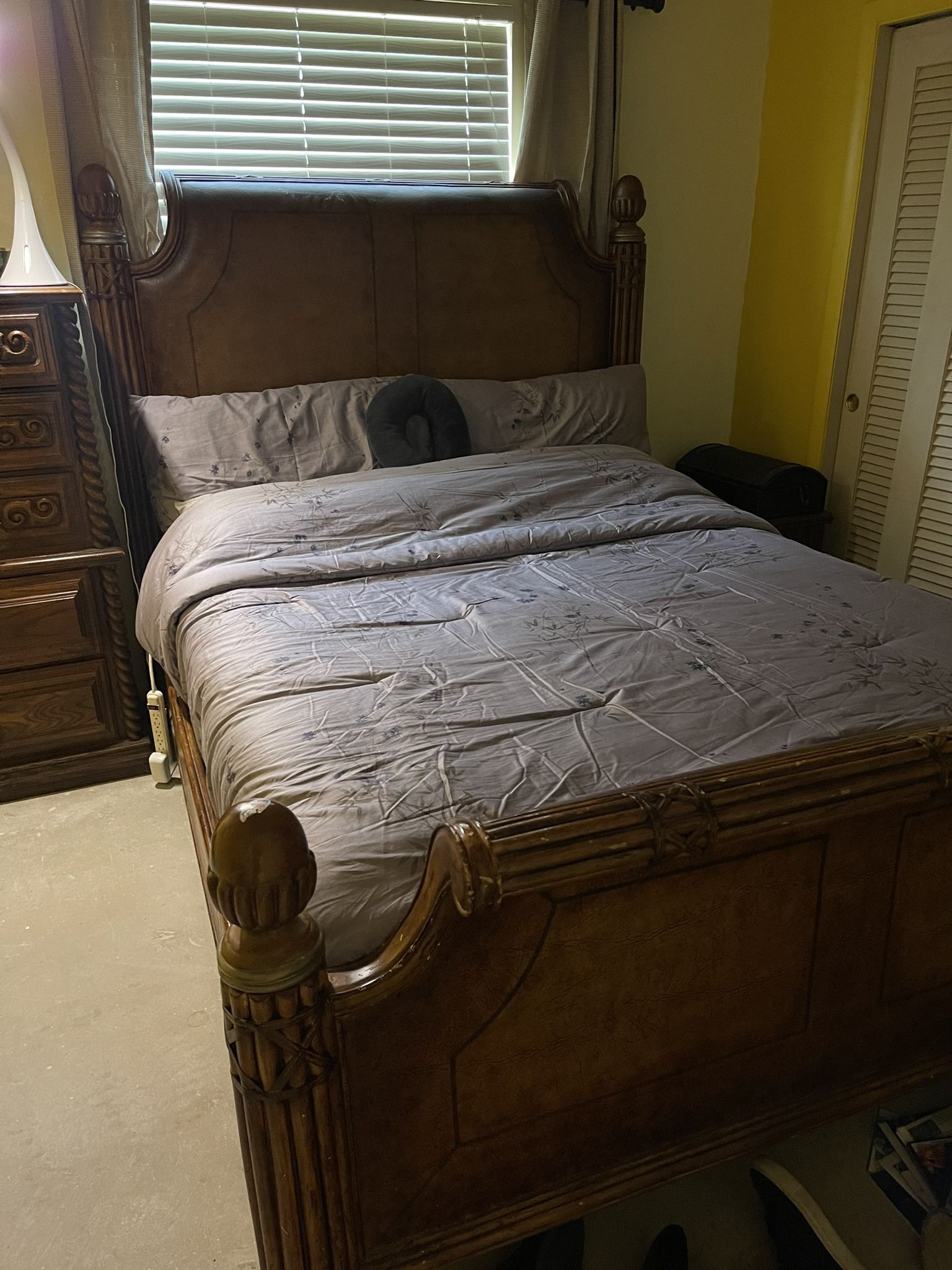 Queen Bedroom Set Chest & Side Table