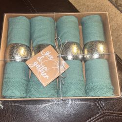 Green Napkins With Silver Rings 