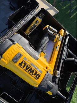 **(TOOLS) Dewalt concrete nailer cordless
