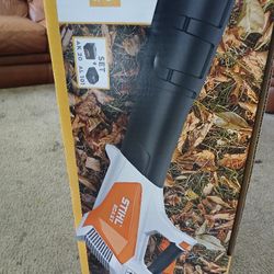 Battery powered leaf blower