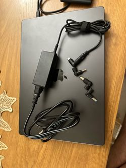 Universal 65w USB-C Laptop Charger with Adapters