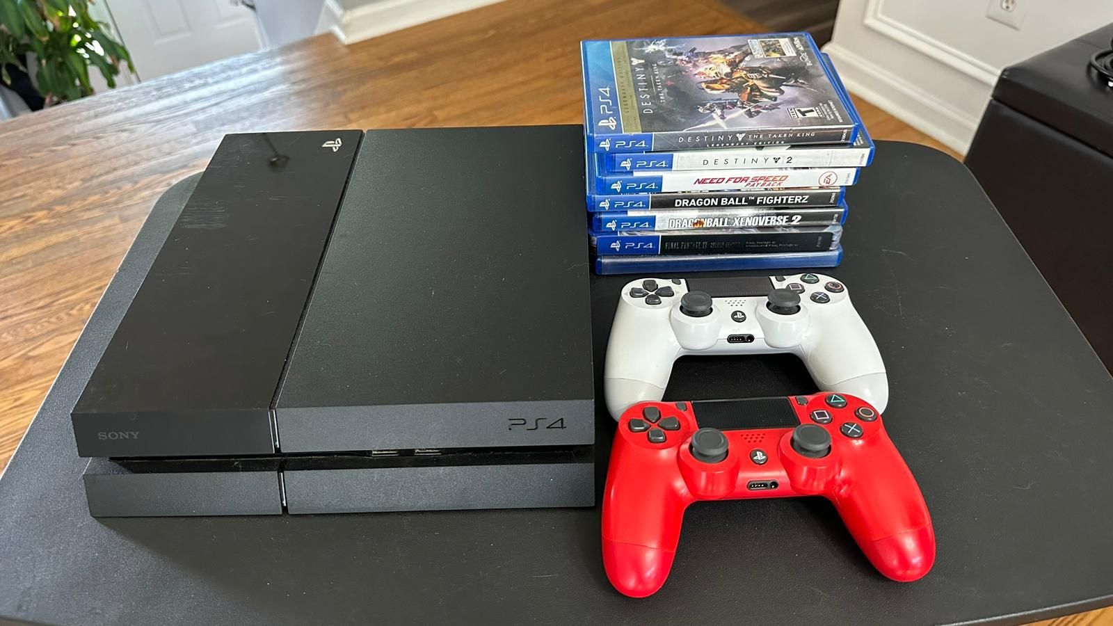 Ps4 Console And Controllers 500gb