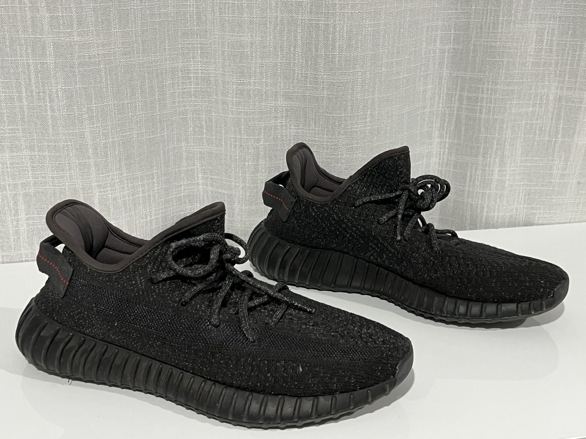 adidas Yeezy Boost 350 V2 (Men Size 10) USED