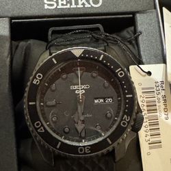 Seiko Watch (Seiko 5 Black on Black Street Style)
