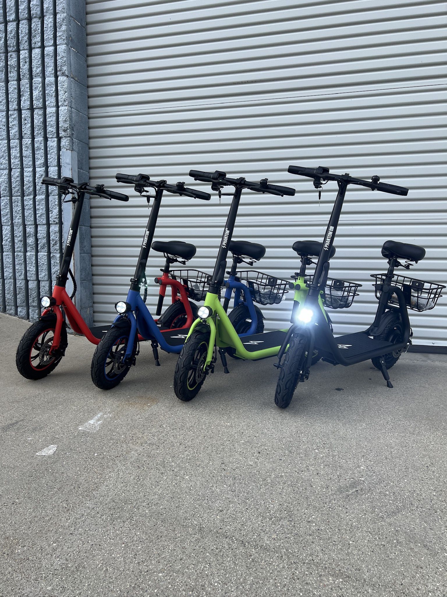 Electric Scooter Foldable 350W Motor 16 MPH 20 Mile Range