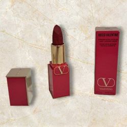 labial recargable Rosso Valentino de Valentino Beauty.