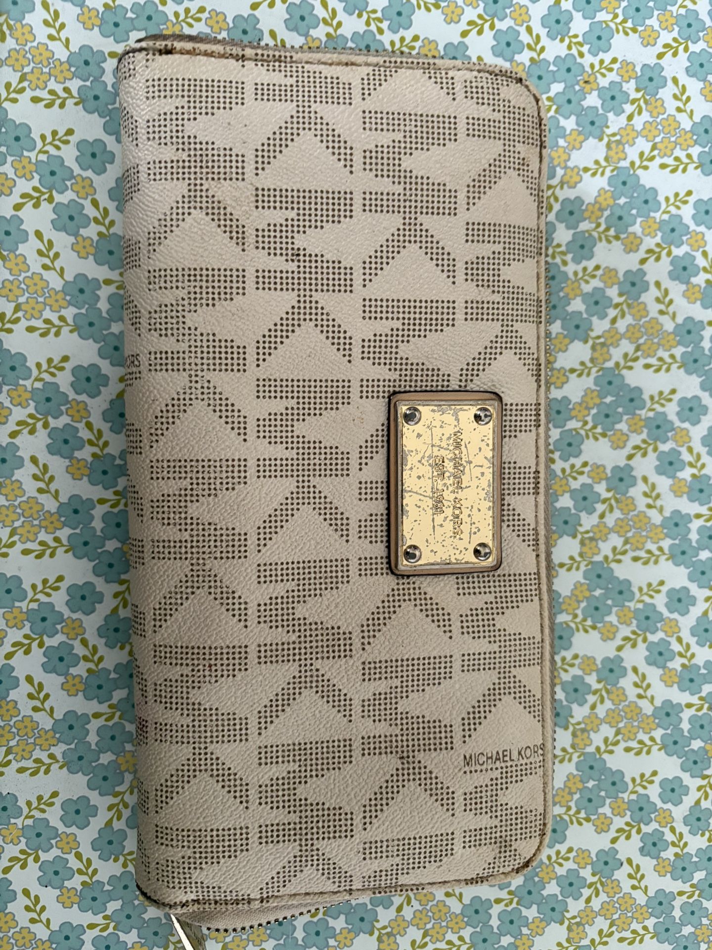 100% Authentic Michael KORS MK Wallet Zip Around
