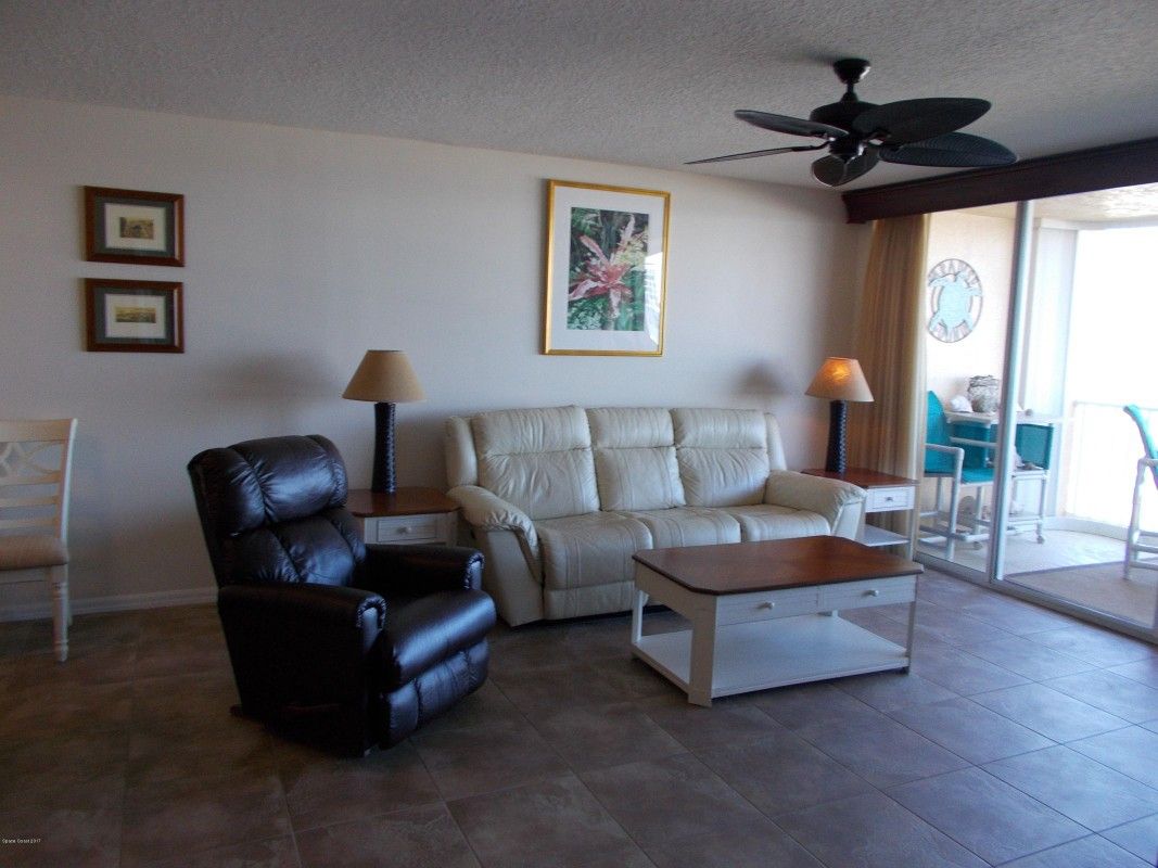 Off-White/Cream Leather Sofa With Electric Recliner ON Each End 