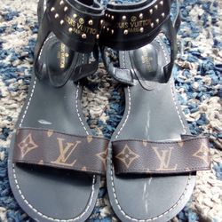 100%REAL (Women's Louis VUITTON SANDALS!!! 